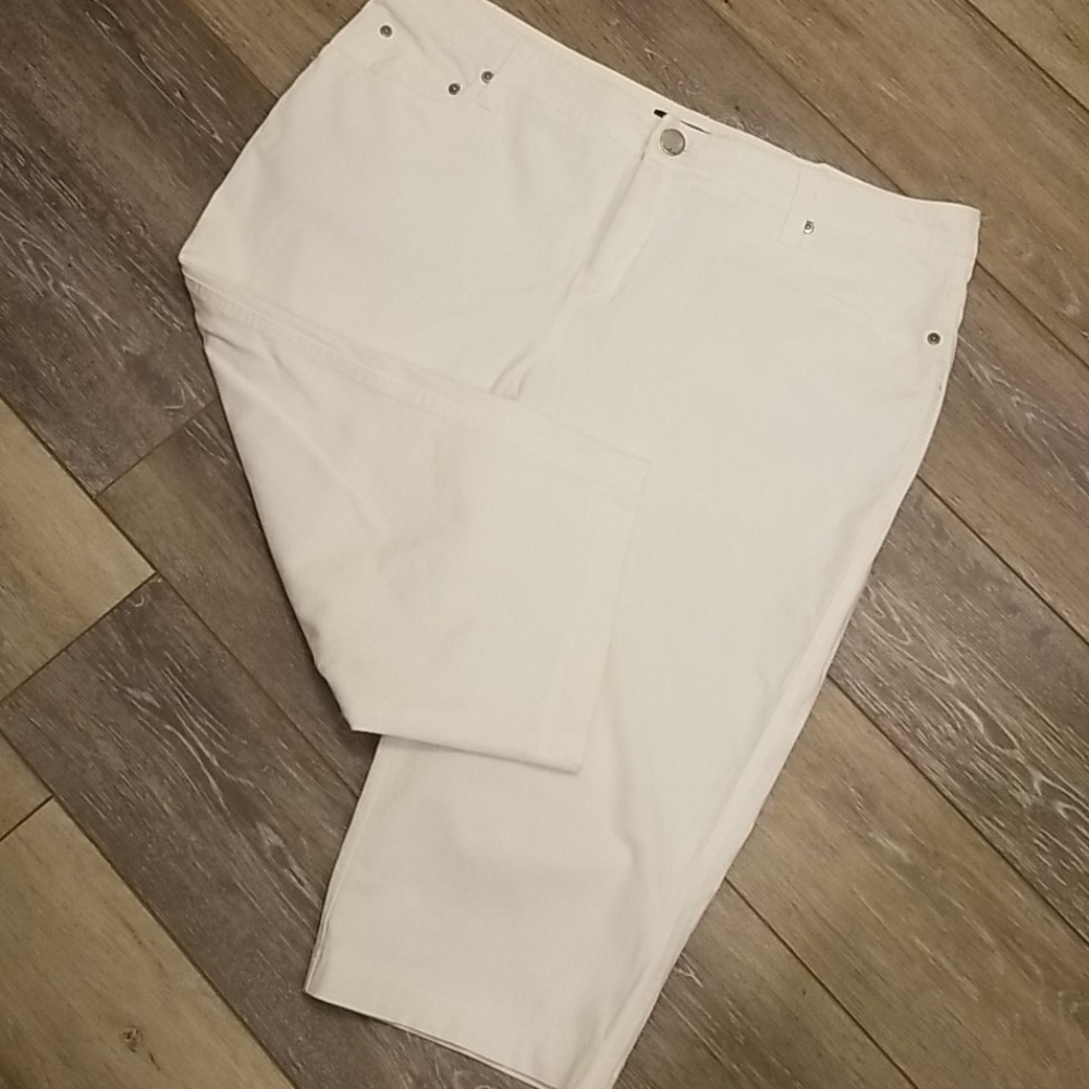 INC White Capri Jeans